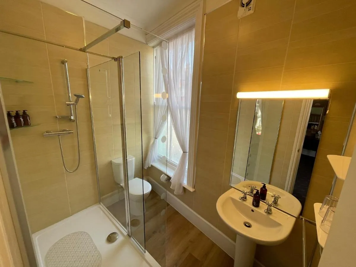 The Captain'S Lodge Room Only Accommodation 惠特比