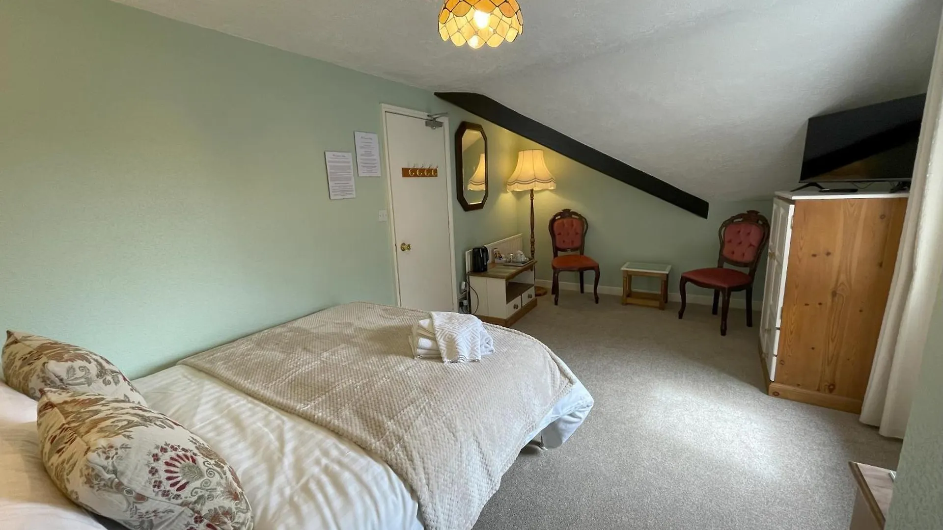 The Captain'S Lodge Room Only Accommodation 惠特比 招待所