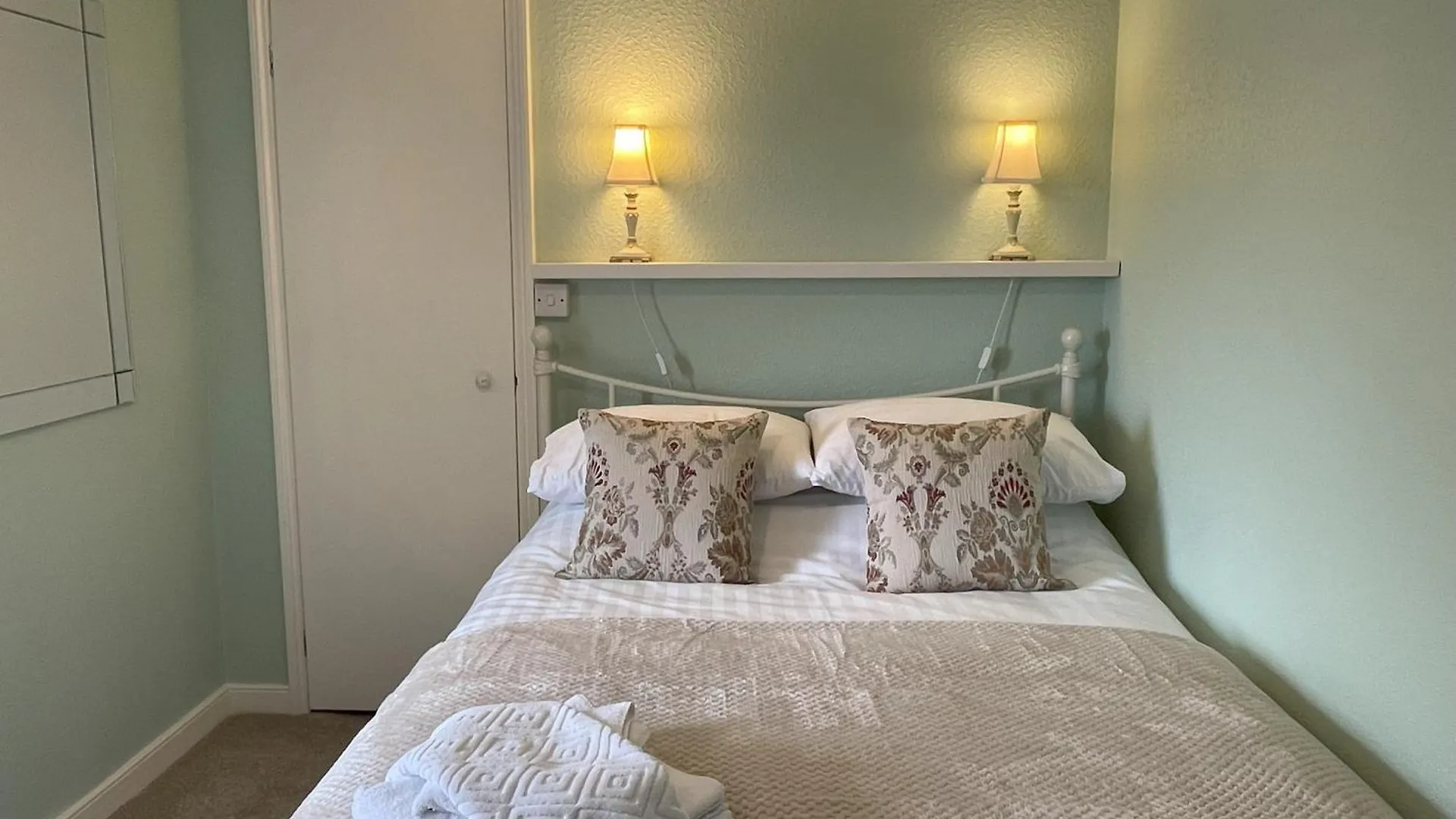 The Captain'S Lodge Room Only Accommodation 惠特比