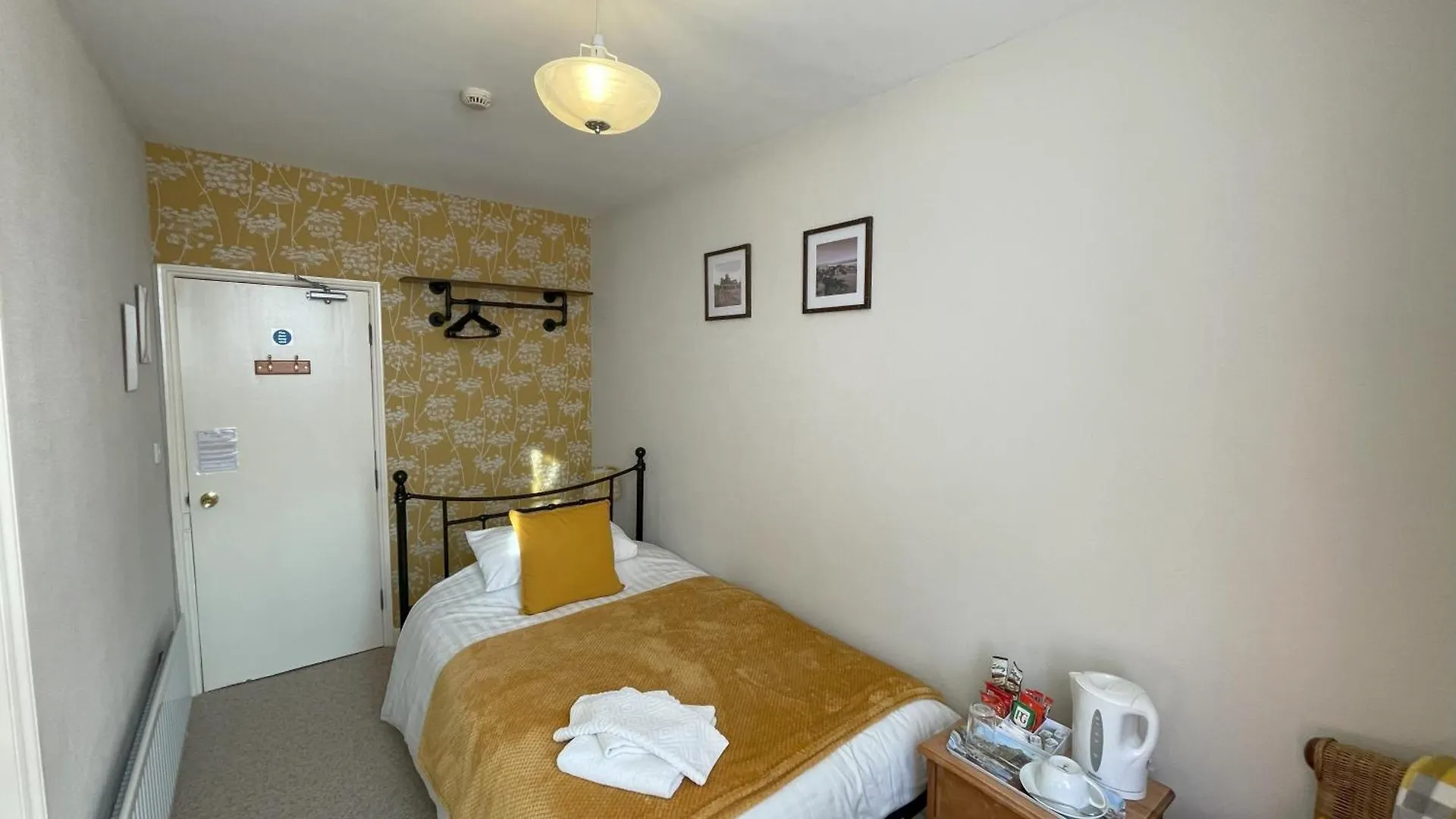 The Captain'S Lodge Room Only Accommodation 惠特比 招待所